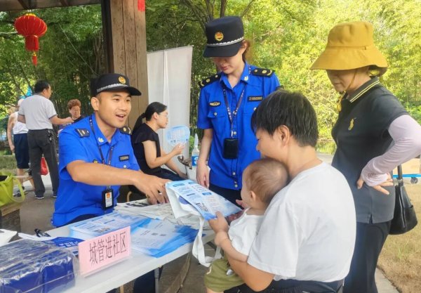 米涂配资 暖心便民+法治宣传，普陀城管将服务送进社区